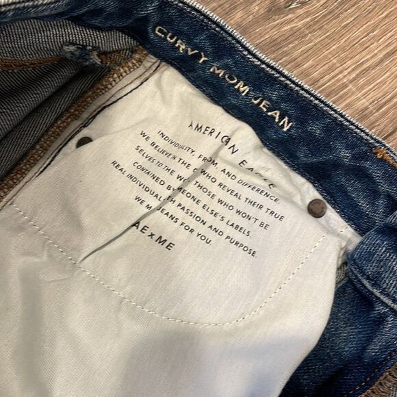 American Eagle “Curvy Mom Jean” (hard to find) size 2/26 Short High Rise - Picture 5 of 5